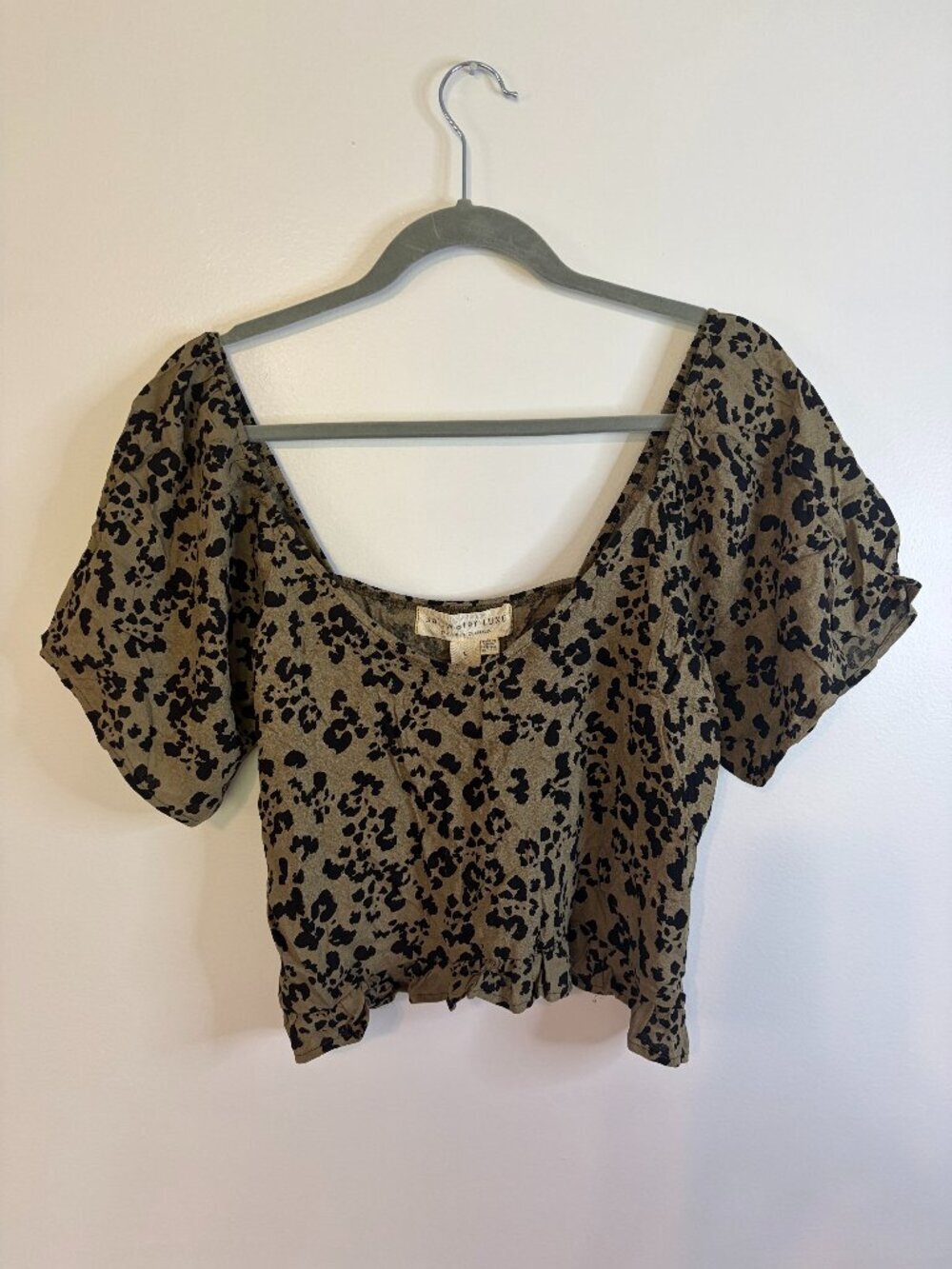 Saltwater Luxe Leopard Crop Top With Puffed Sleeves (NWT)